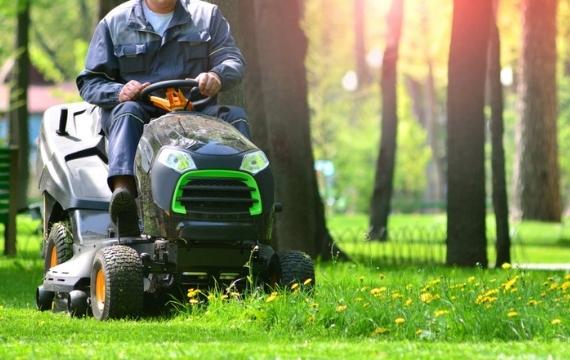 Ride-On Lawn Mower Usage